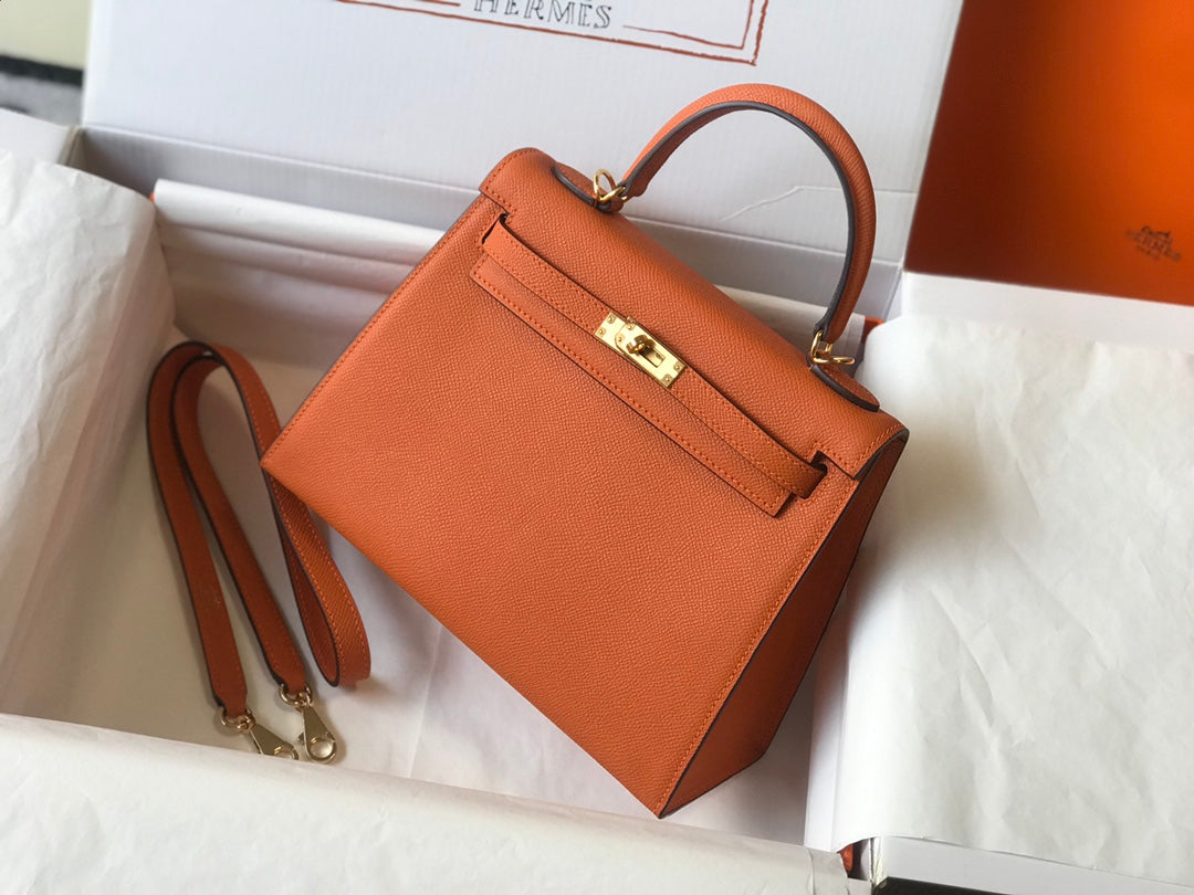 HM KELLY 32CM BAG IN ORANGE CALFSKIN GOLD HARDWARE