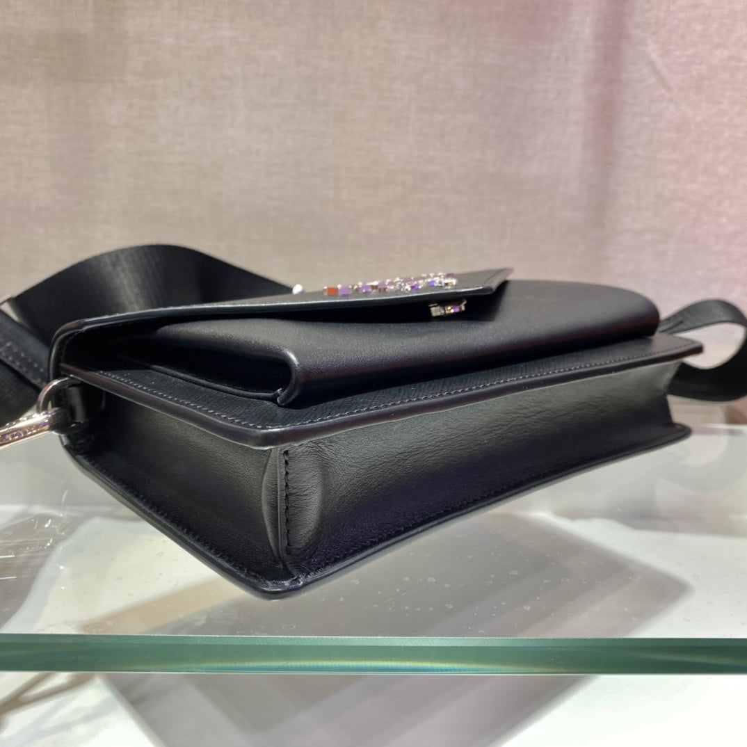 ENVELOPE FLAP BAG 20 IN BLACK SAFFIANO LEATHER