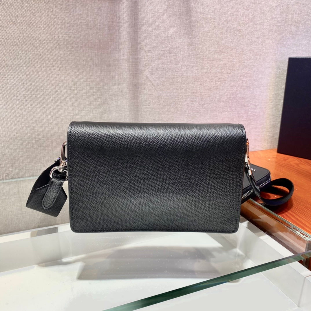 ENVELOPE FLAP BAG 20 IN BLACK SAFFIANO LEATHER