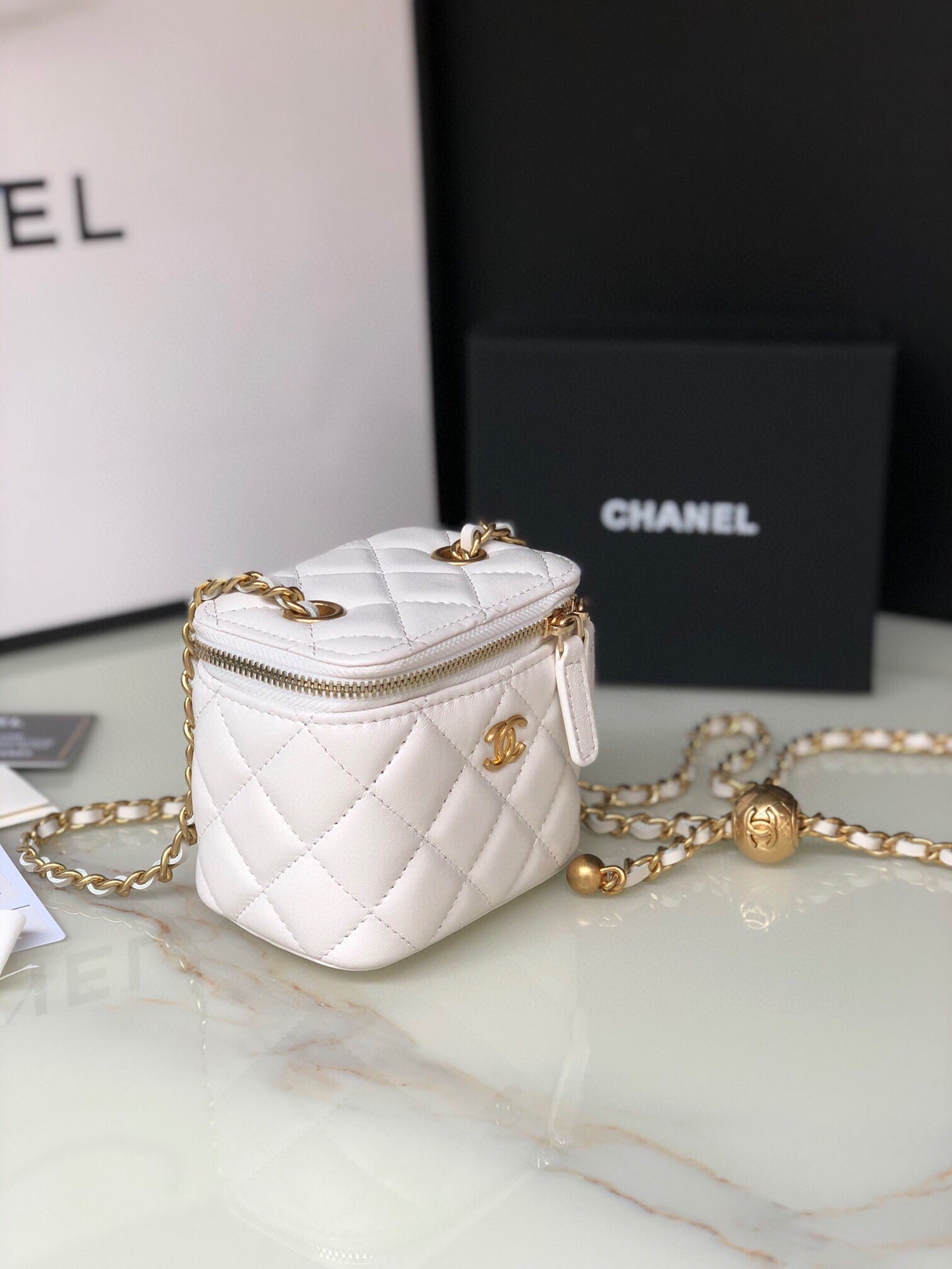 CC MINI 11 VANITY CHAIN IN WHITE CALFSKIN GOLD HARDWARE