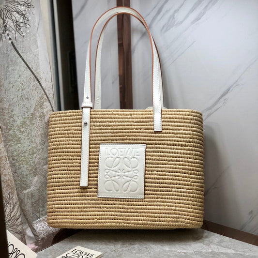 LOE SQUARE BASKET BAG 28 IN NATURAL RAFFIA AND WHITE CALFSKIN