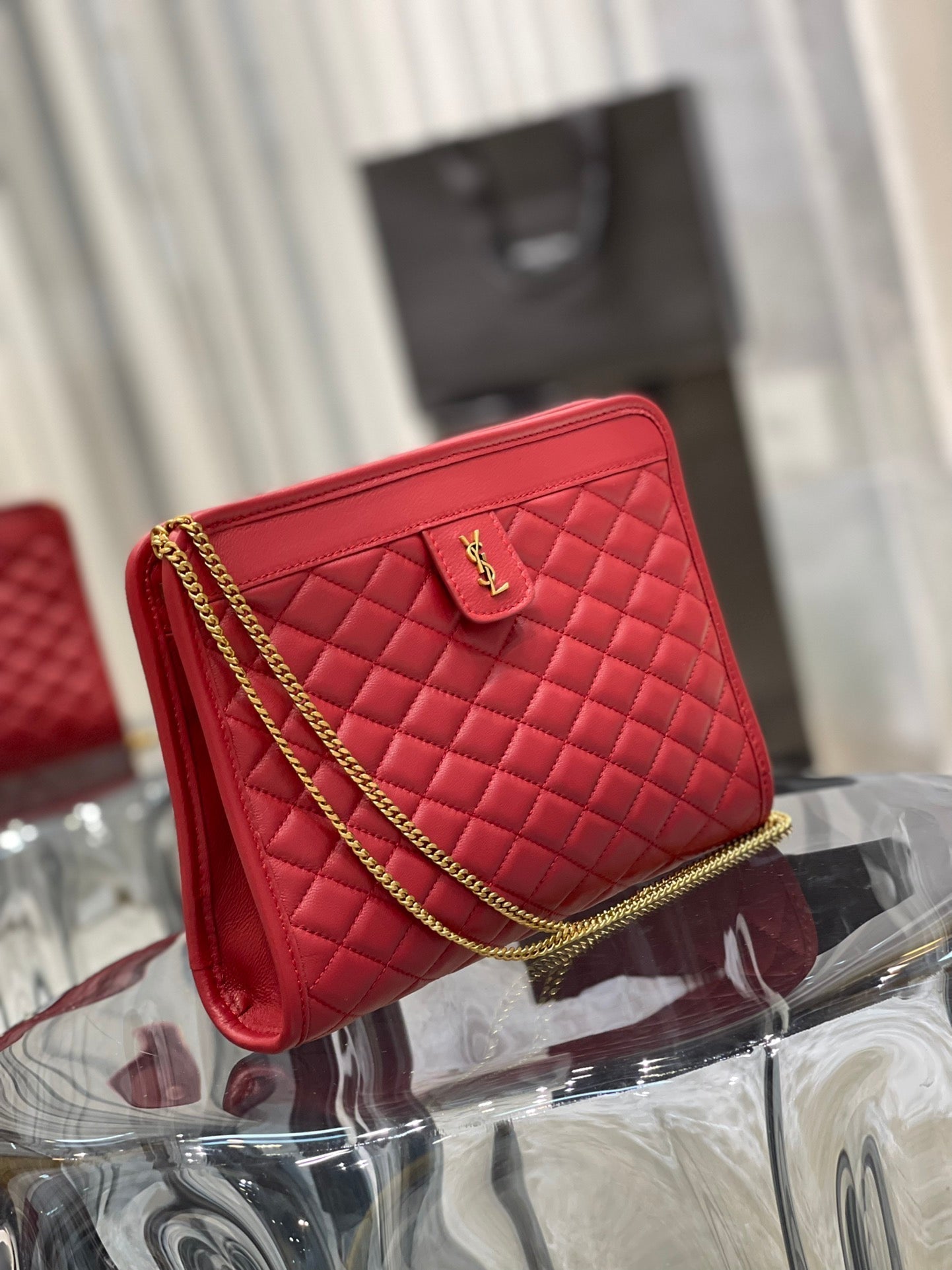 VICTOIRE 25 RED LAMBSKIN GOLD HARDWARE