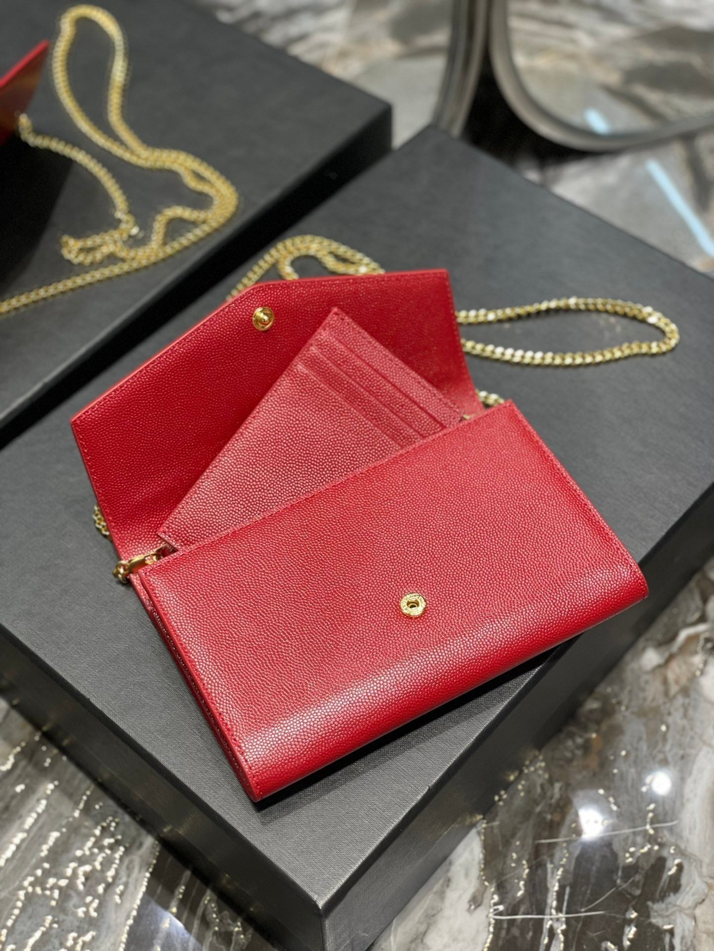 UPTOWN CHAIN WALLET 19 RED GRAINED CALFSKIN