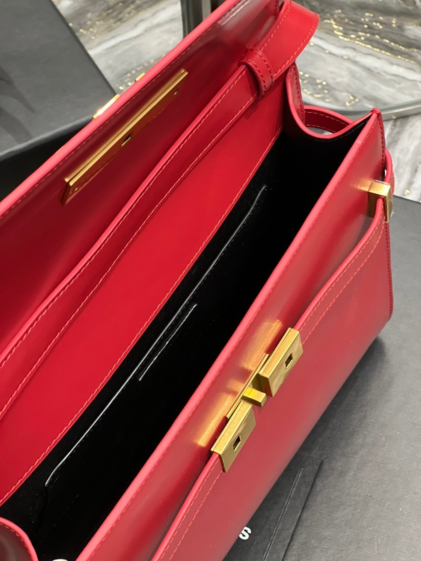 MAHATTAN IN BOX 29 RED CALFSKIN GOLD HARDWARE