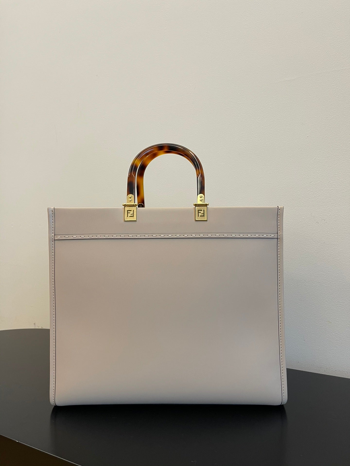 SHINE LARGE 35 TOTE IN BEIGE CREAM CALFSKIN