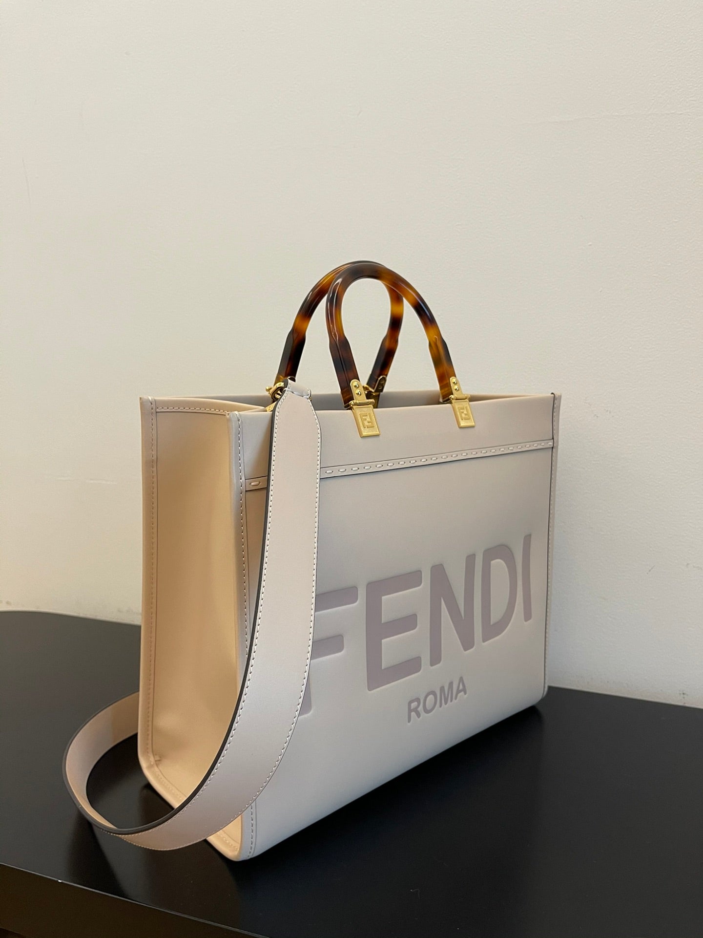 SHINE LARGE 35 TOTE IN BEIGE CREAM CALFSKIN