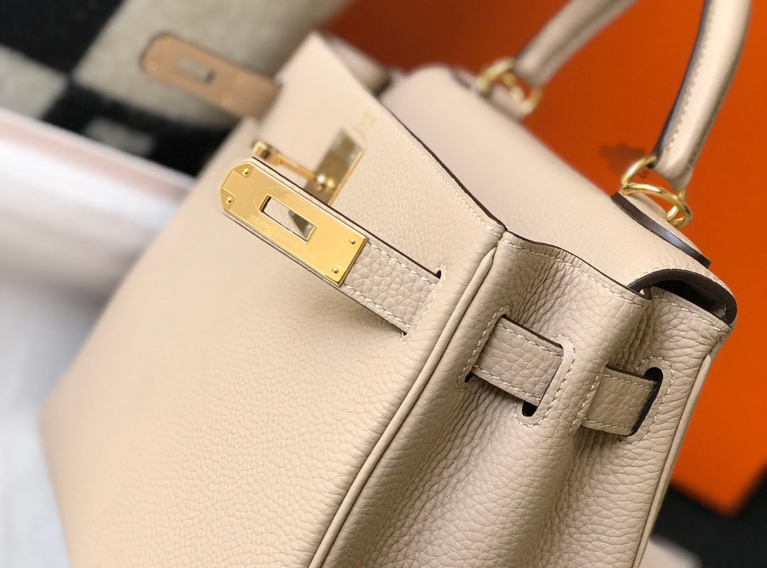 HM KELLY 32CM BAG IN BEIGE CALFSKIN GOLD HARDWARE