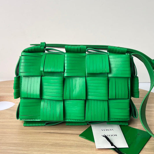 SMALL CASSETTE 23 IN GREEN FRINGED CALFSKIN