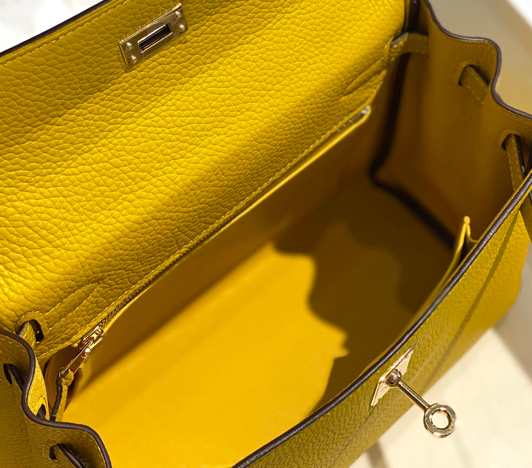 HM KELLY 32CM BAG IN LEMON CALFSKIN GOLD HARDWARE