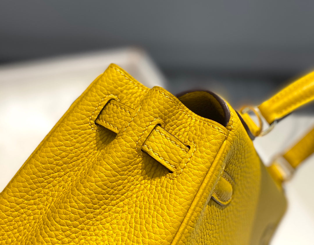 HM KELLY 32CM BAG IN LEMON CALFSKIN GOLD HARDWARE