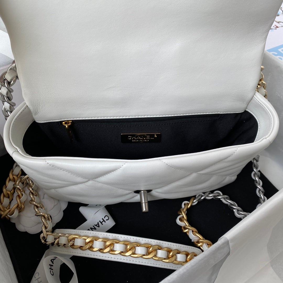 CC MEDIUM 26 FLAP BAG IN WHITE LAMBSKIN