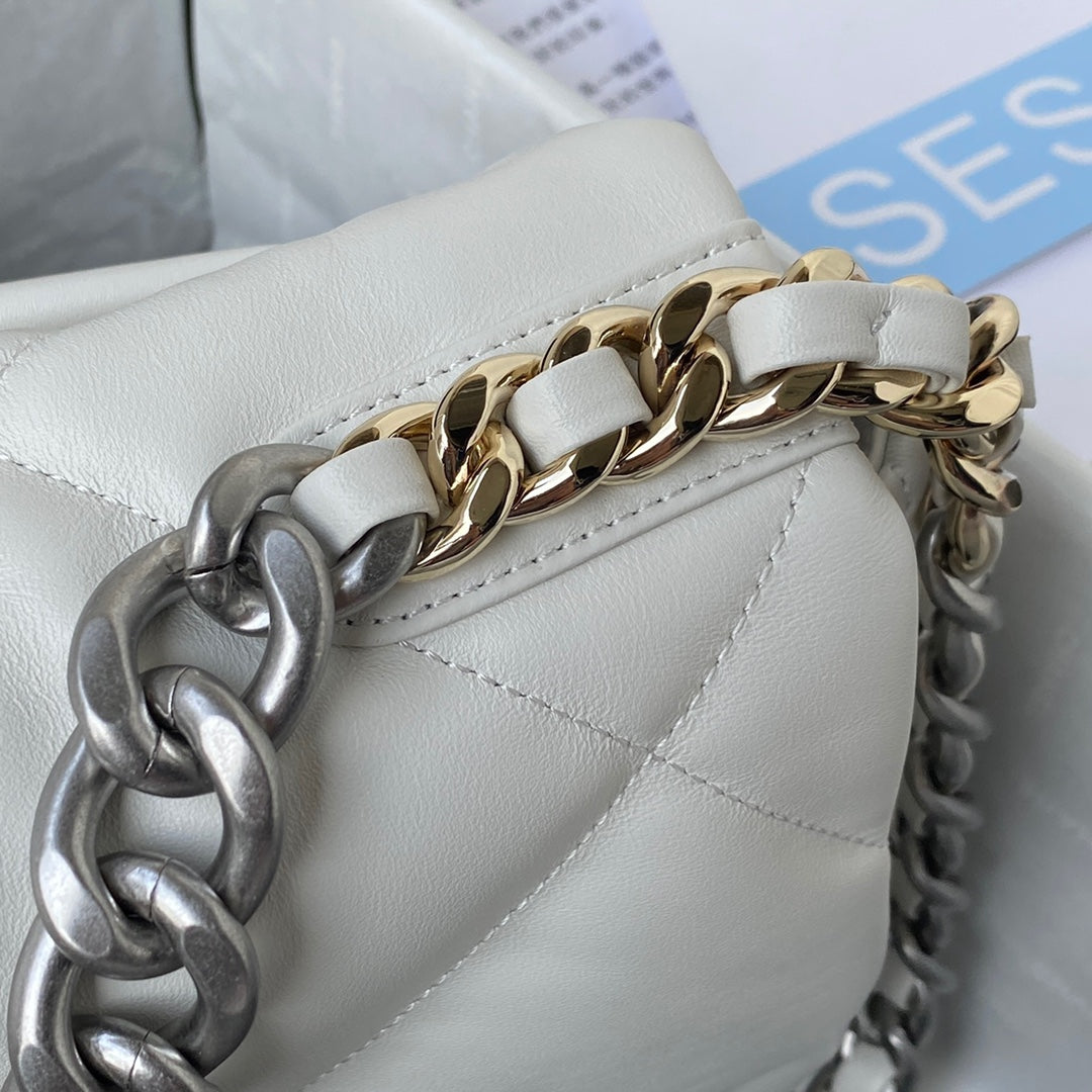 CC LARGE 30 FLAP BAG IN WHITE LAMBSKIN