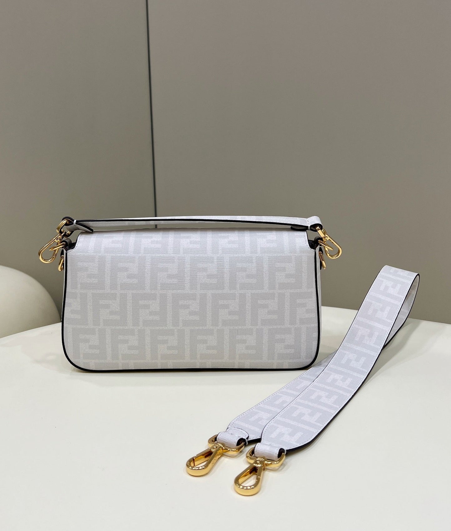 FENDI 27 BAGUETTE BAG IN WHITE CALFSKIN ATTACH STICKER GOLD HARDWARE