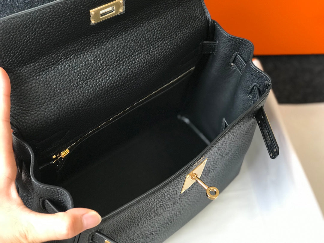 HM KELLY 32CM BAG IN BLACK CALFSKIN GOLD HARDWARE