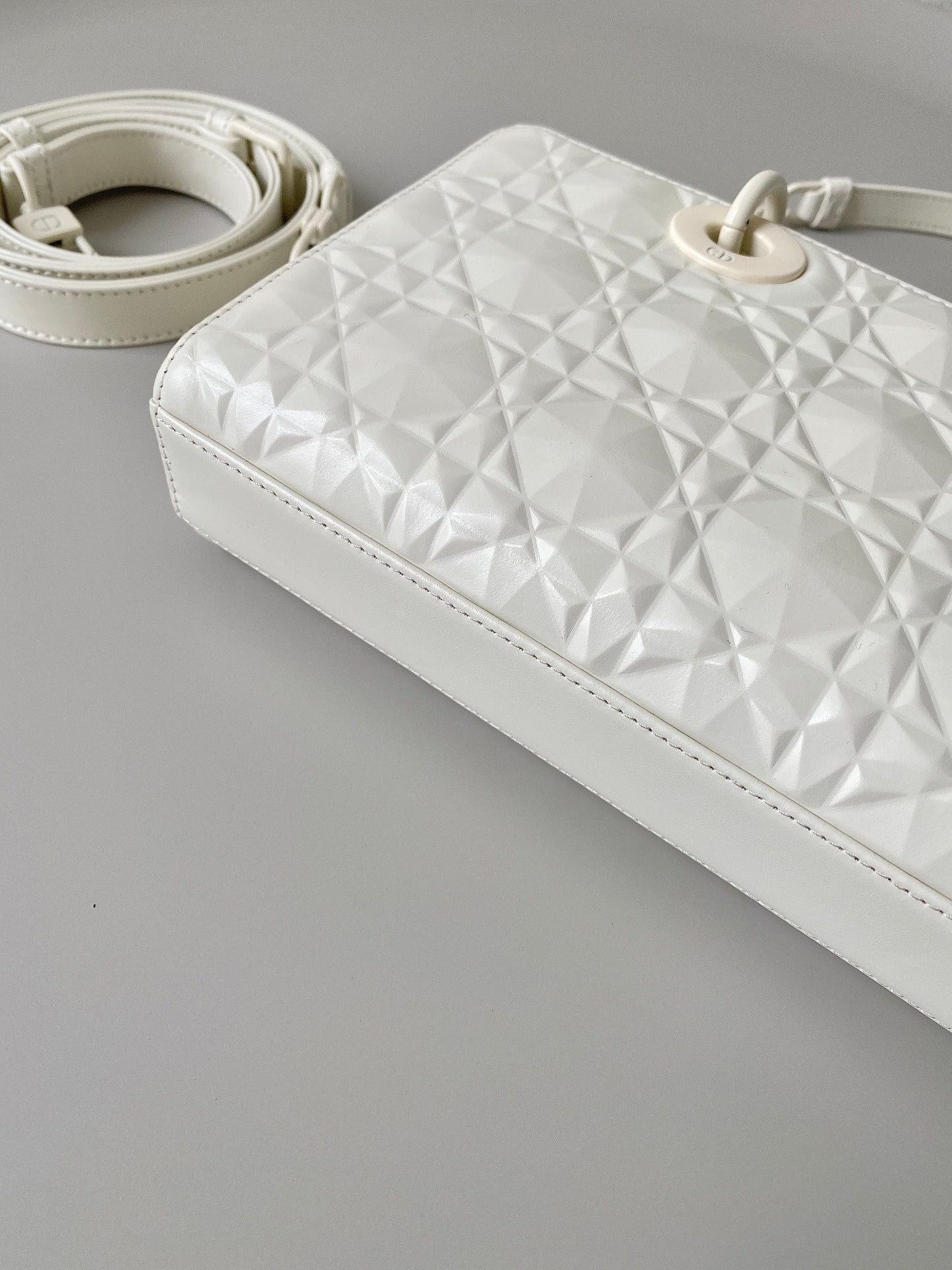 MEDIUM D-JOY BAG 26 IN WHITE CALFSKIN