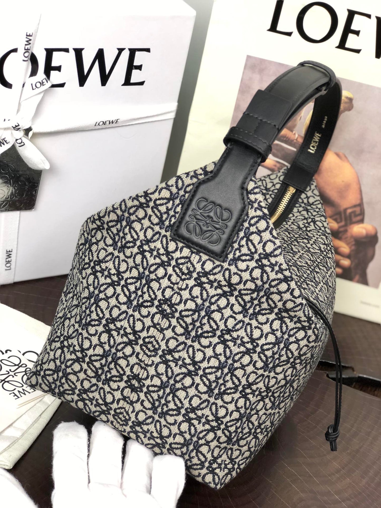 LOE CUBI 21 BAG IN WHITE MIX BLACK ANAGRAM JACQUARD