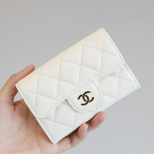 CC FLAP CARD HOLDER 11.3 WHITE GRAINED CALFSKIN GOLD ICON