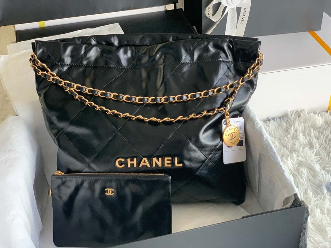 CC LARGE 42 BAG IN BLACK CALFSKIN GOLD HARDWARE