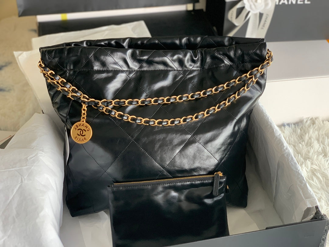 CC LARGE 42 BAG IN BLACK CALFSKIN GOLD HARDWARE