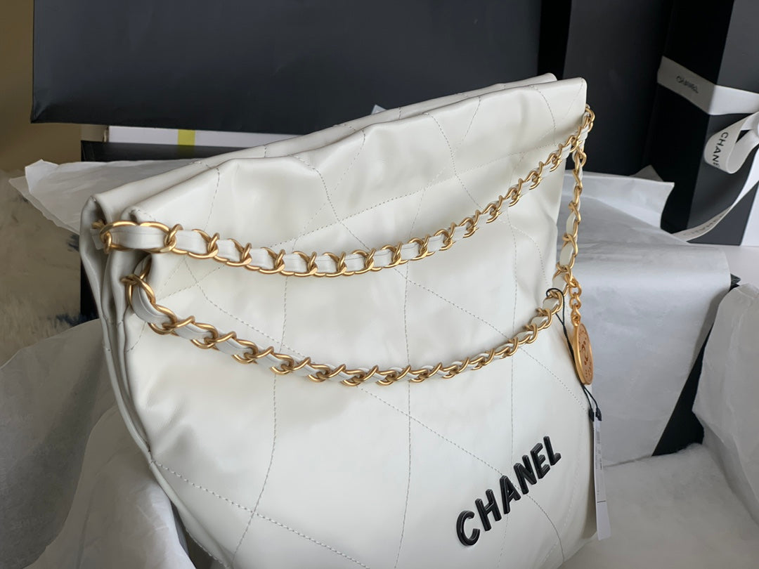 CC MEDIUM 37 HANDBAG IN WHITE SHINY CALFSKIN GOLD HARDWARE