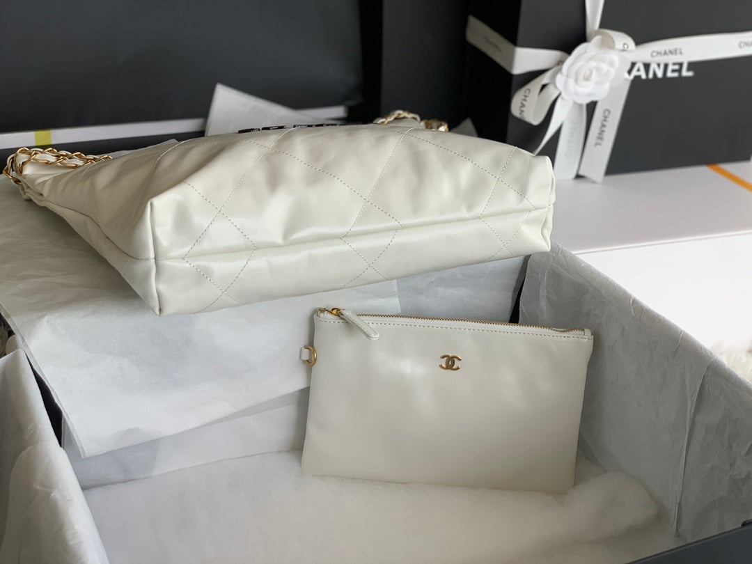 CC MEDIUM 37 HANDBAG IN WHITE SHINY CALFSKIN GOLD HARDWARE