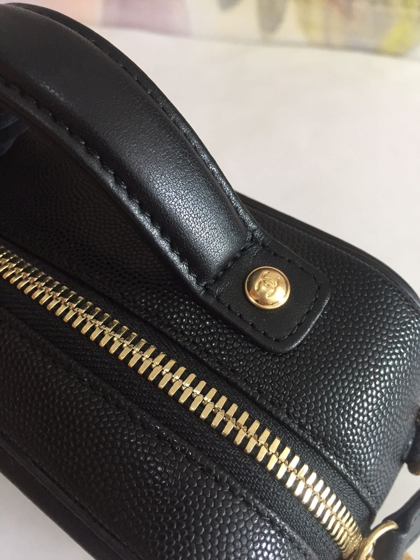 CC MINI 17 VANITY CASE IN BLACK CALFSKIN GOLD HARDWARE