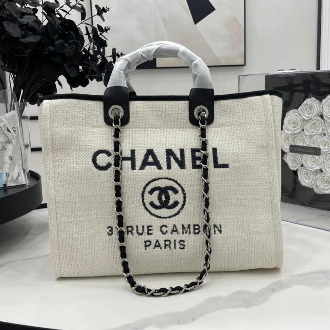 CC DEAUVILLE LARGE 38 TOTE BAG IN WHITE CANVAS WITH BLACK LOGO