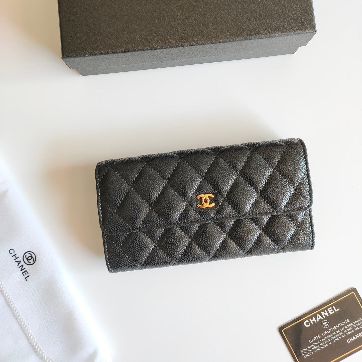 CC CLASSIC LONG PURSE CAVIAR 19 BLACK GRAINED CALFSKIN