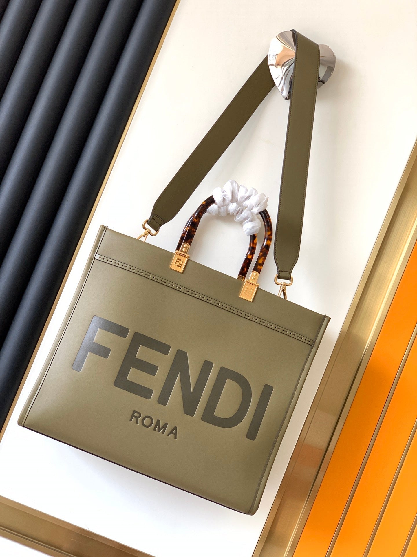 Fend Sunshine Medium Bag 35 Olive Leather