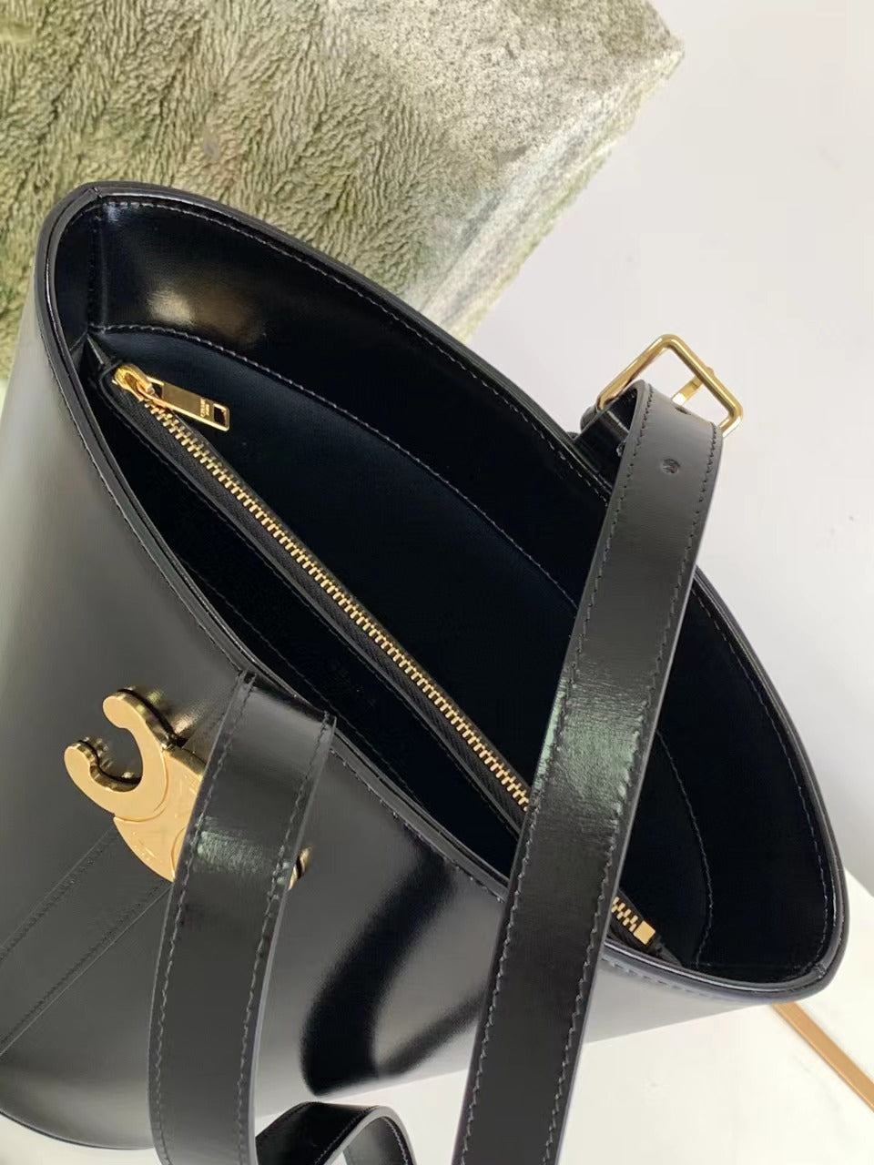 BUCKET TRIOMPHE 25  BLACK CALFSKIN BAG