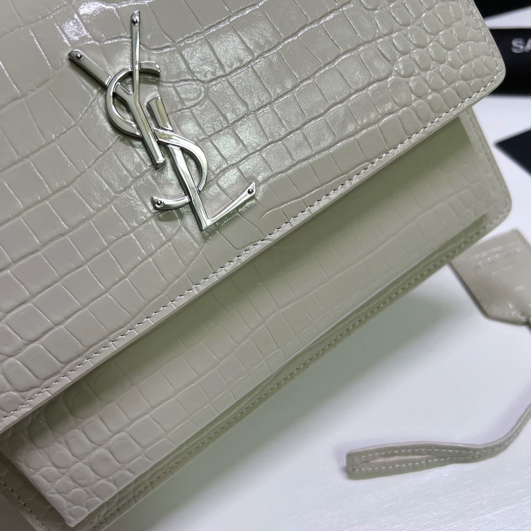 SUNSET MEDIUM 22 IN WHITE CROCODILE PATTERN CALFSKIN SILVER HARDWARE