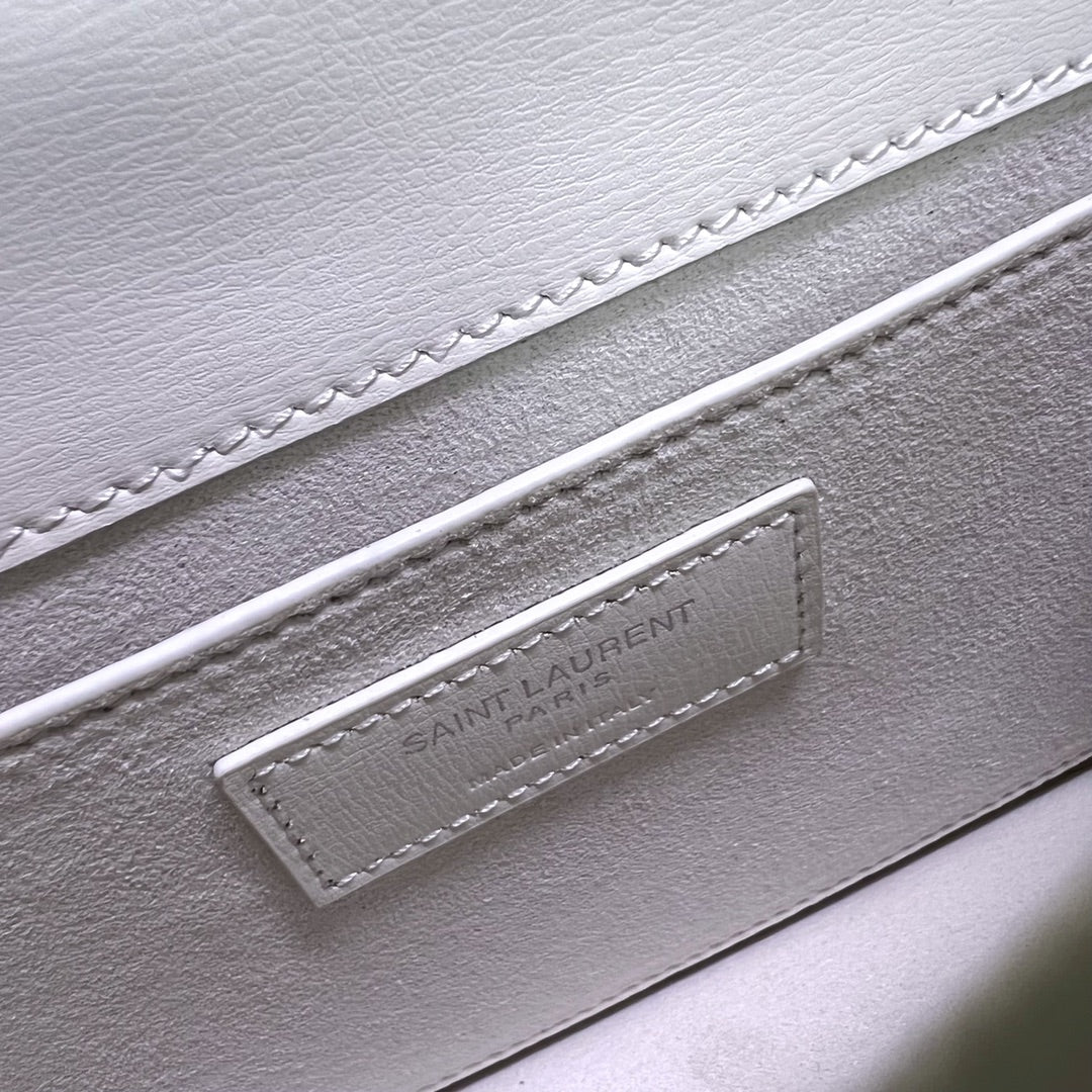 SUNSET MEDIUM 22 IN WHITE CALFSKIN SILVER HARDWARE