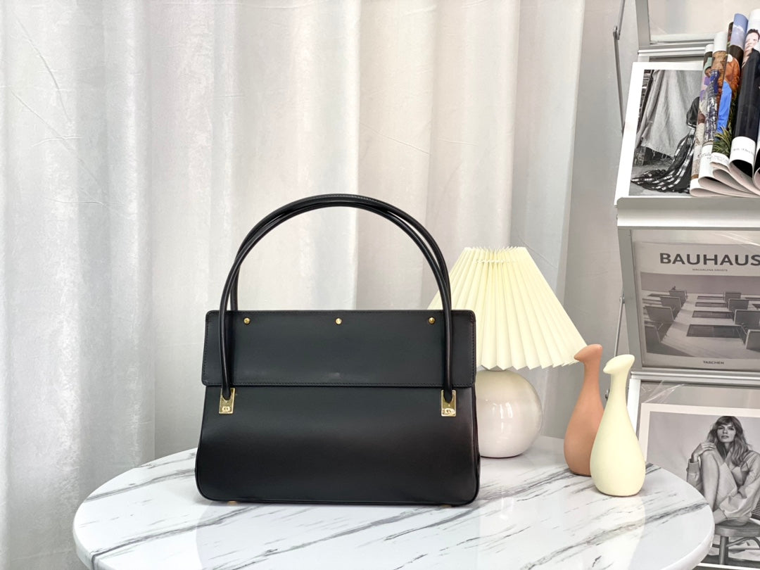 PARISIENNE 30 HANDBAG IN BLACK SMOOTH CALFSKIN