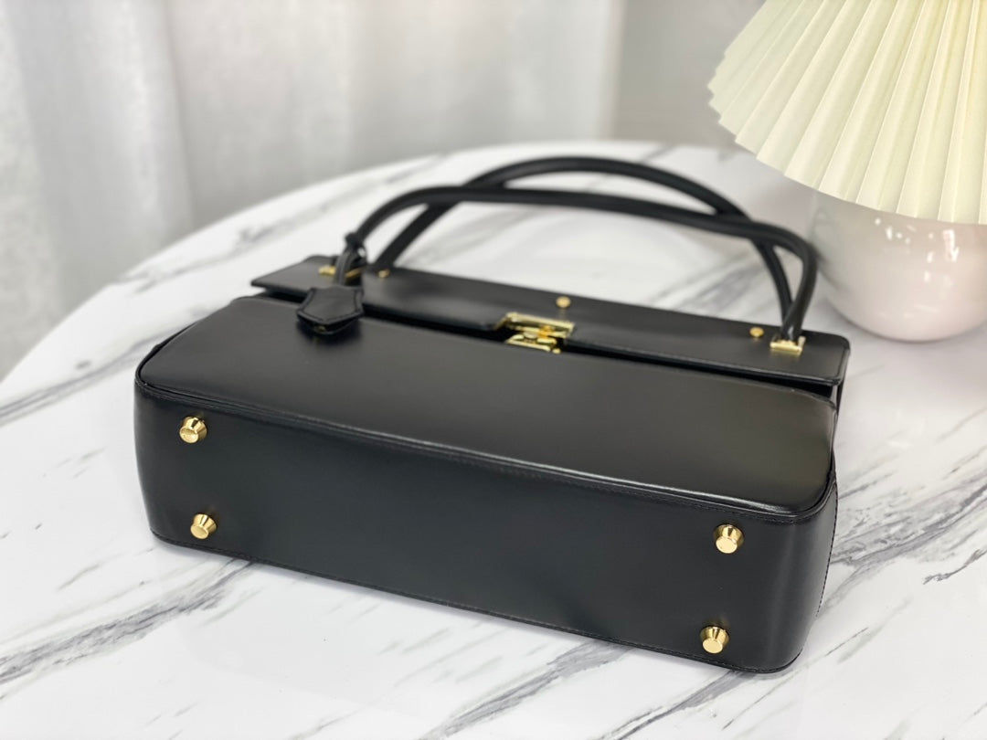 PARISIENNE 30 HANDBAG IN BLACK SMOOTH CALFSKIN