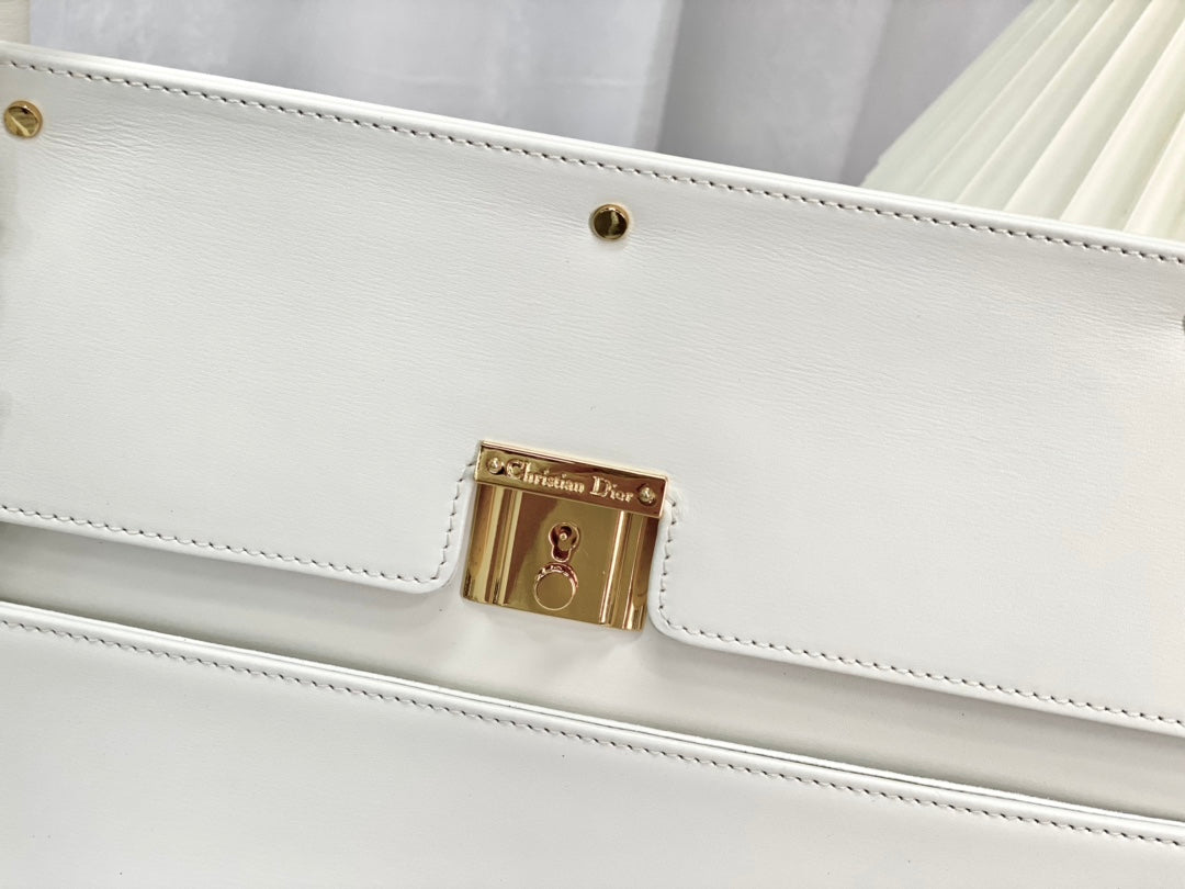 PARISIENNE 30 HANDBAG IN WHITE SMOOTH CALFSKIN