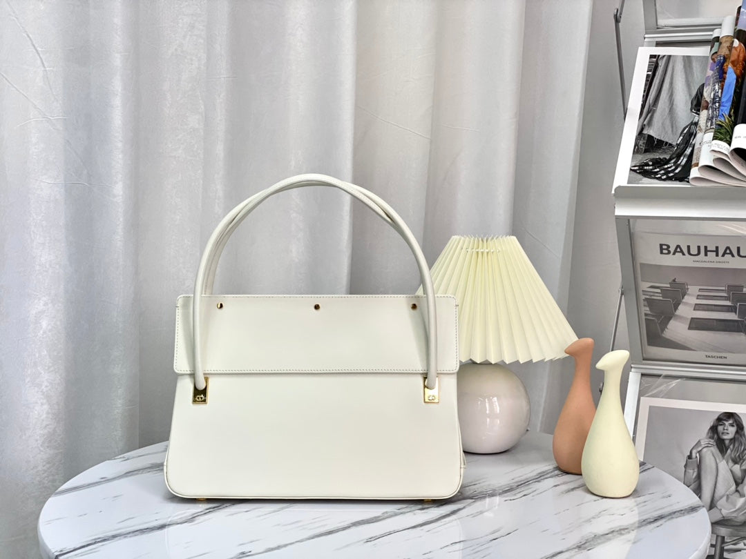 PARISIENNE 30 HANDBAG IN WHITE SMOOTH CALFSKIN