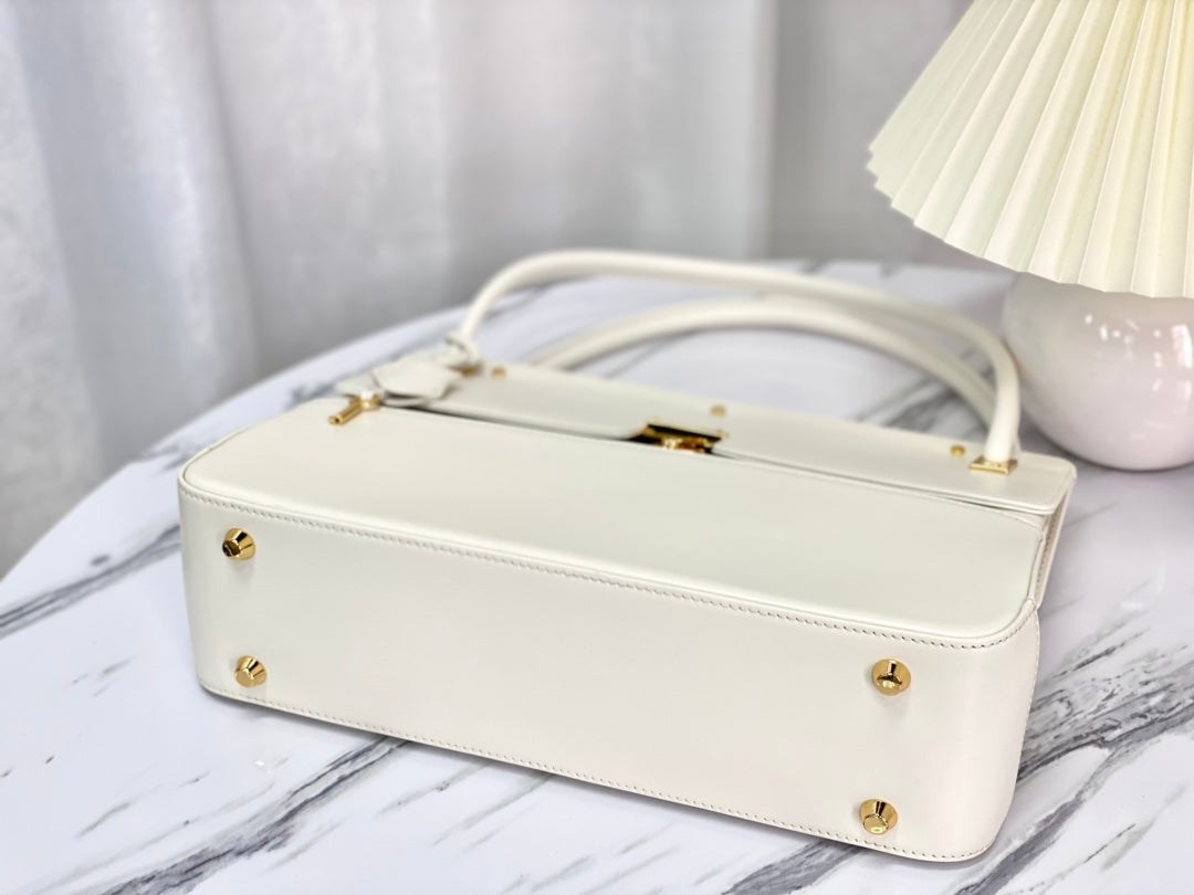 PARISIENNE 30 HANDBAG IN WHITE SMOOTH CALFSKIN