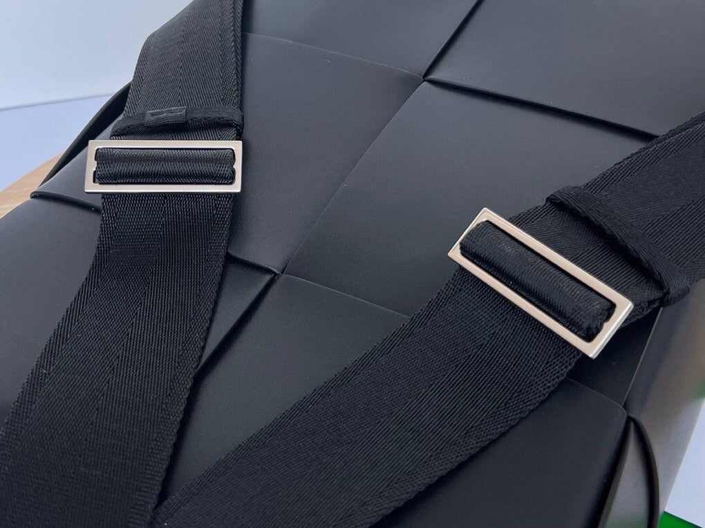 WOVEN BACKPACK 34 IN BLACK LAMBSKIN