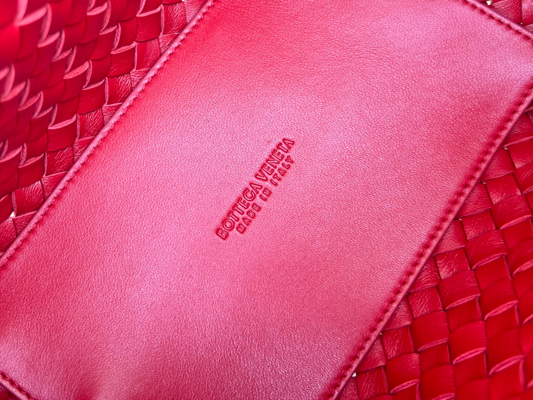 MINI CABAT 20 IN RED LAMBSKIN