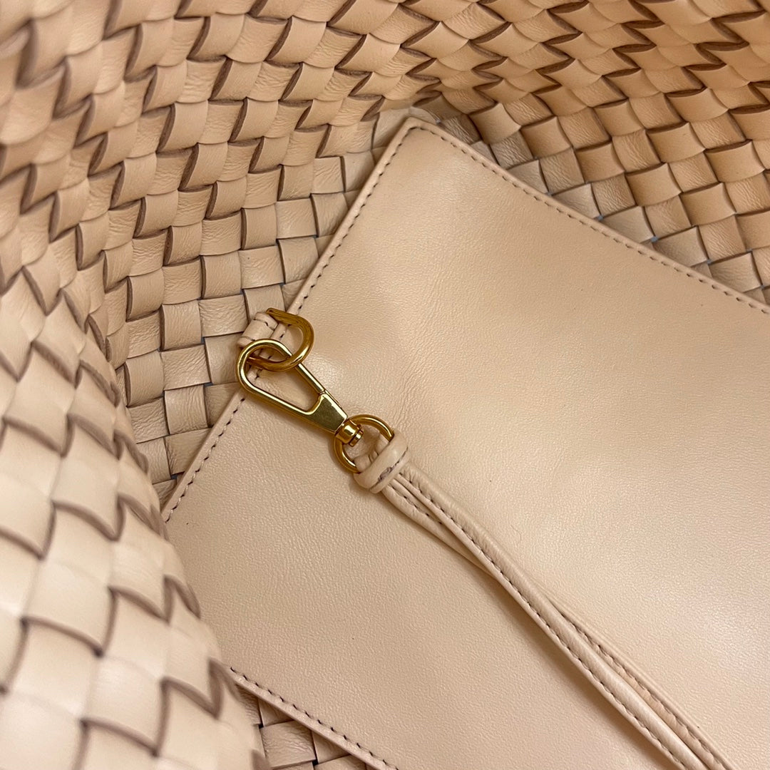 SMALL CABAT 32 IN CREAM LAMBSKIN