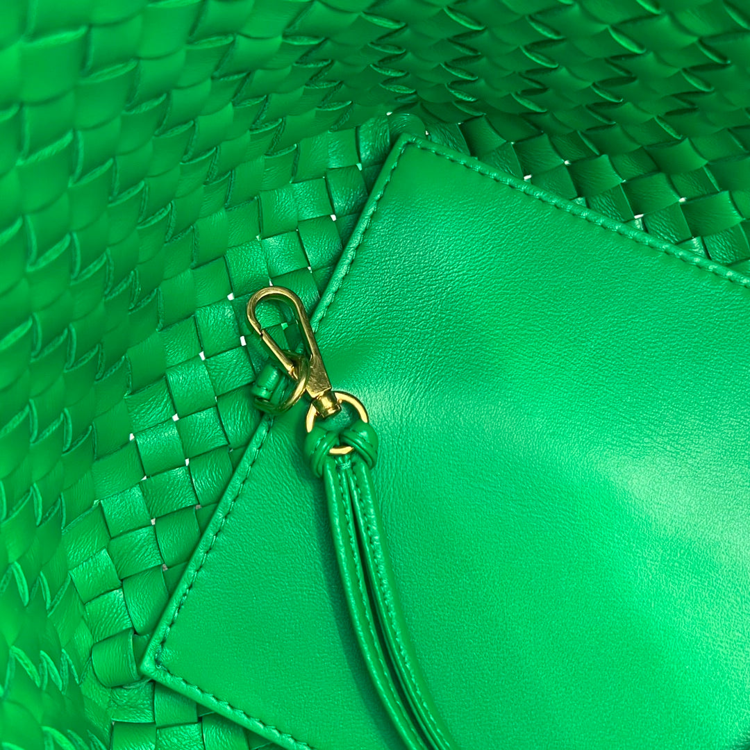 SMALL CABAT 32 IN GREEN LAMBSKIN