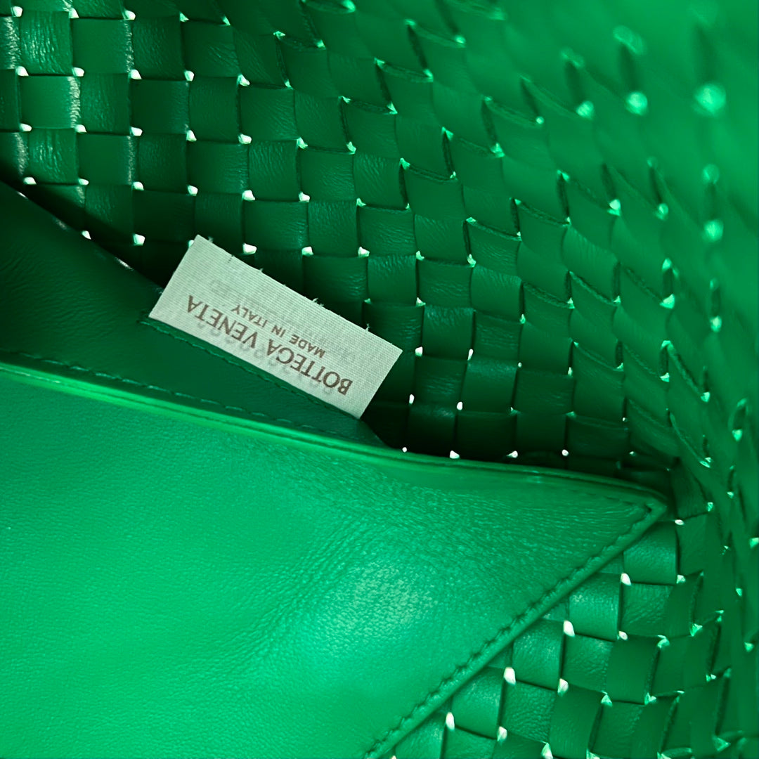 SMALL CABAT 32 IN GREEN LAMBSKIN