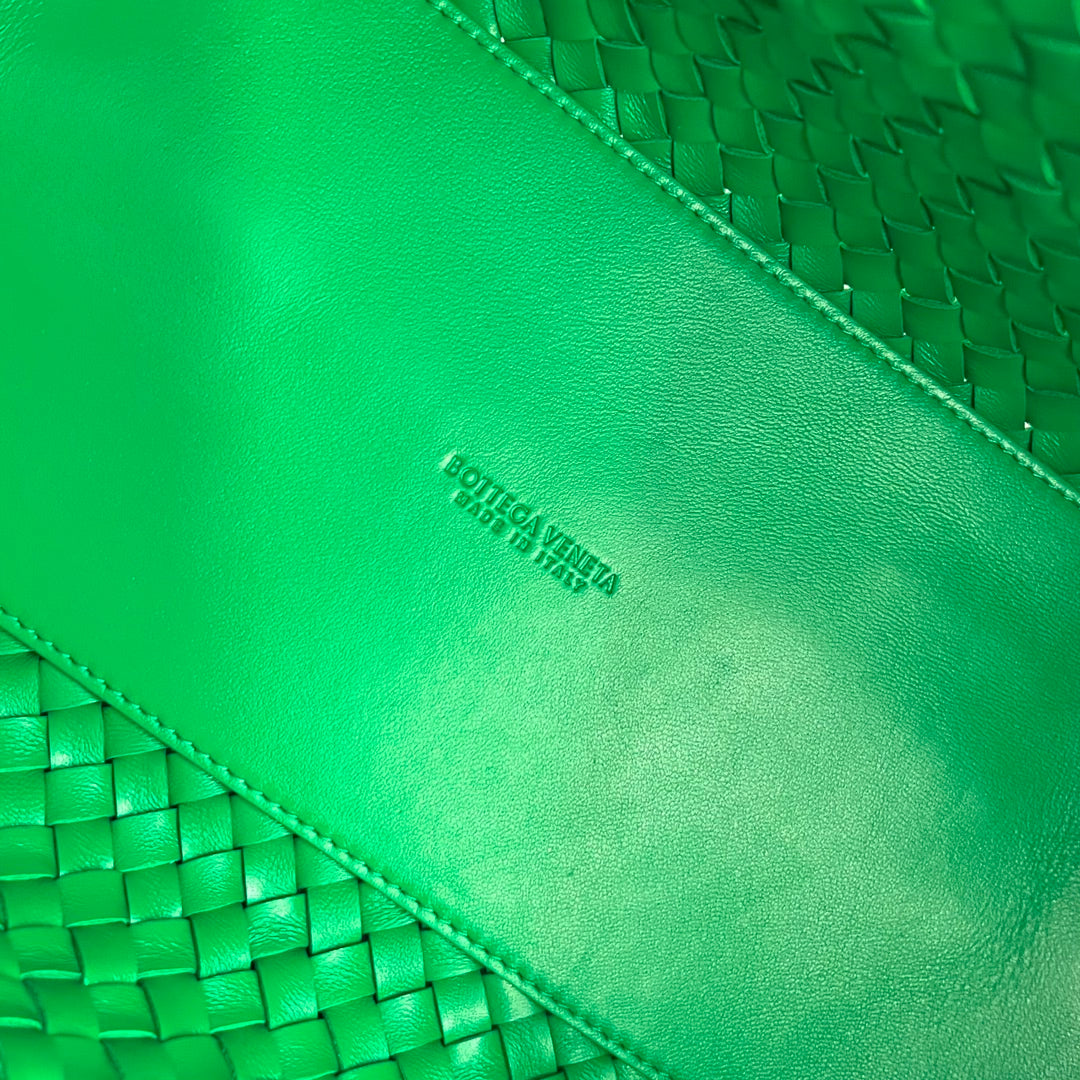 SMALL CABAT 32 IN GREEN LAMBSKIN