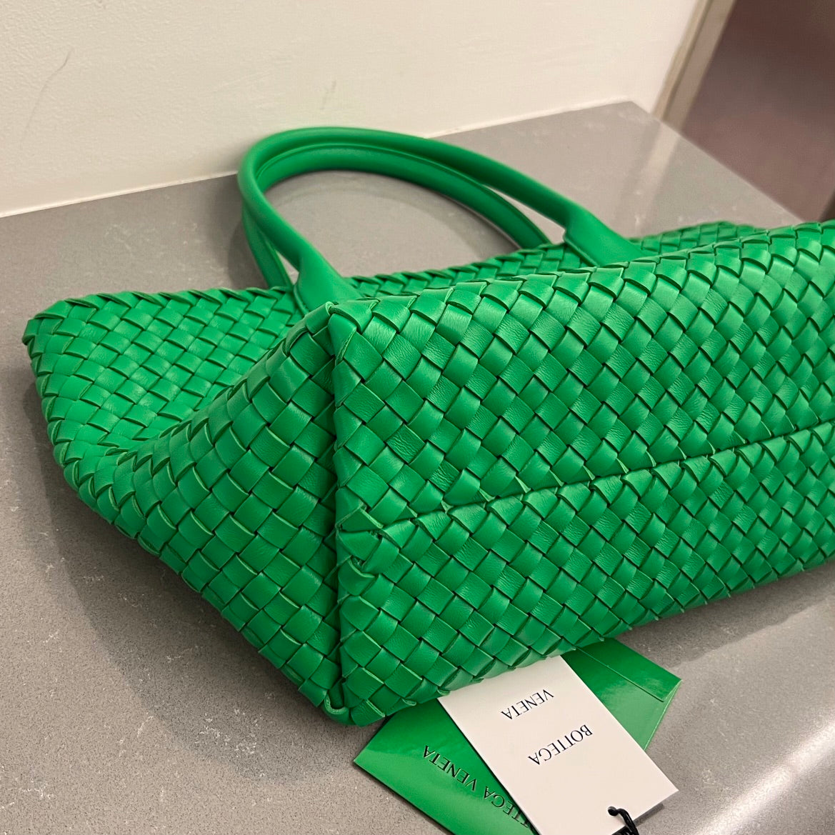 SMALL CABAT 32 IN GREEN LAMBSKIN