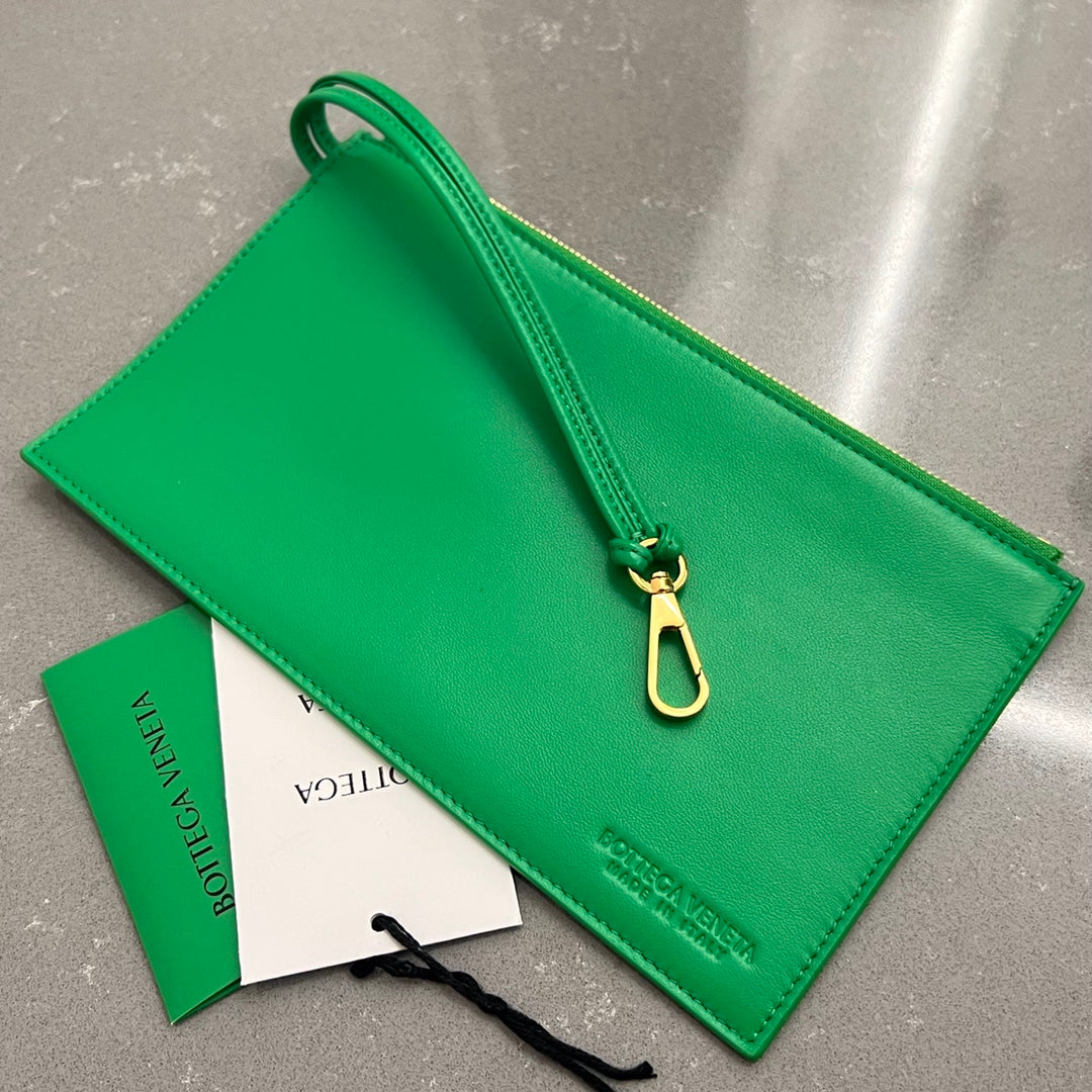 SMALL CABAT 32 IN GREEN LAMBSKIN