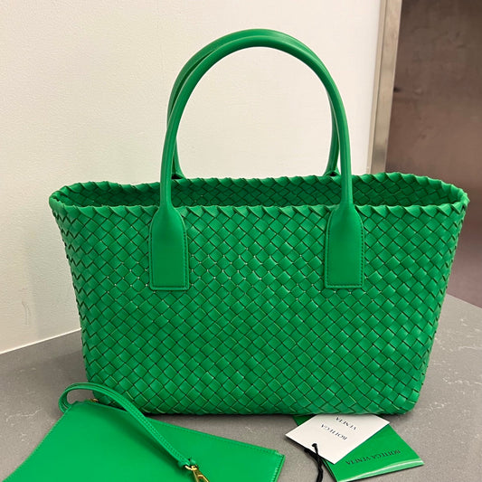 SMALL CABAT 32 IN GREEN LAMBSKIN