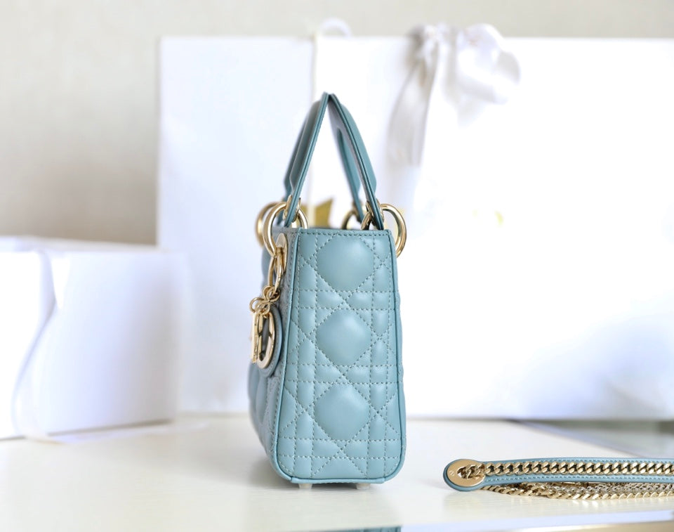 LADY 17 IN SKY BLUE LAMBSKIN WITH CANNAGE PATTERN