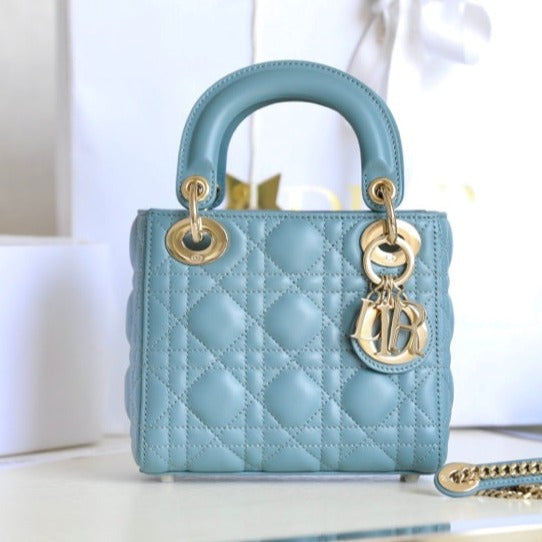 LADY 17 IN SKY BLUE LAMBSKIN WITH CANNAGE PATTERN