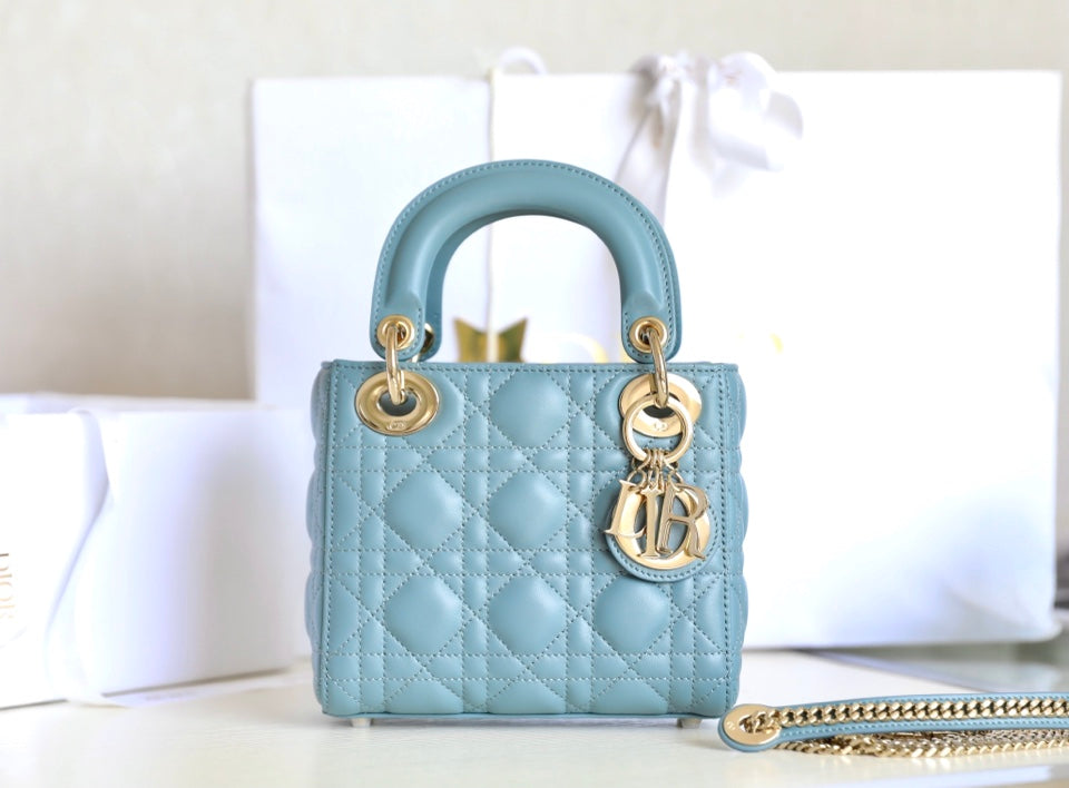 LADY 17 IN SKY BLUE LAMBSKIN WITH CANNAGE PATTERN