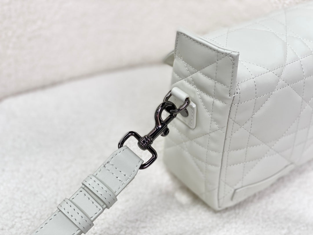 SMALL DIORCAMP BAG 23 IN WHITE CALFSKIN